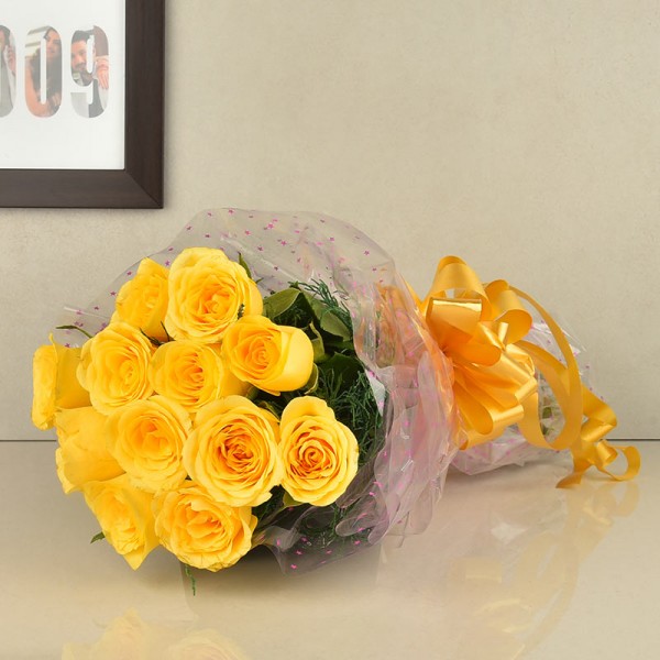 A Dozen Yellow Roses bouquet